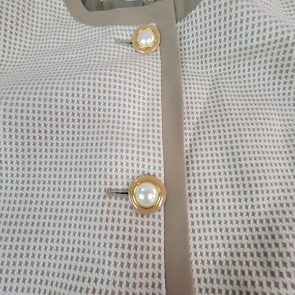 Executive Collection Size 18 Tan Button up Blazer - Picture 4 of 7